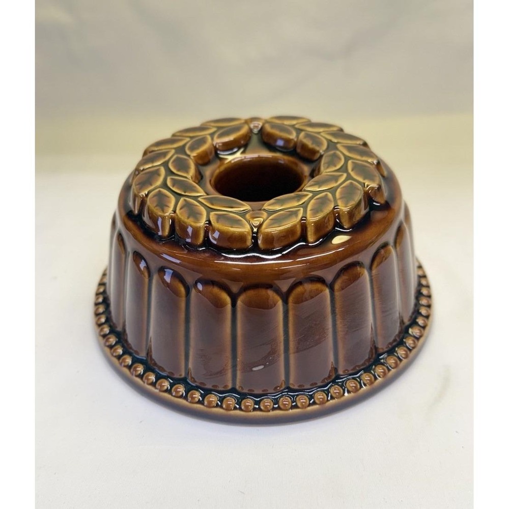 Vintage Williams Sonoma Decorative Glazed Brown Ceramic Cranberry Mold  7 1/4"
